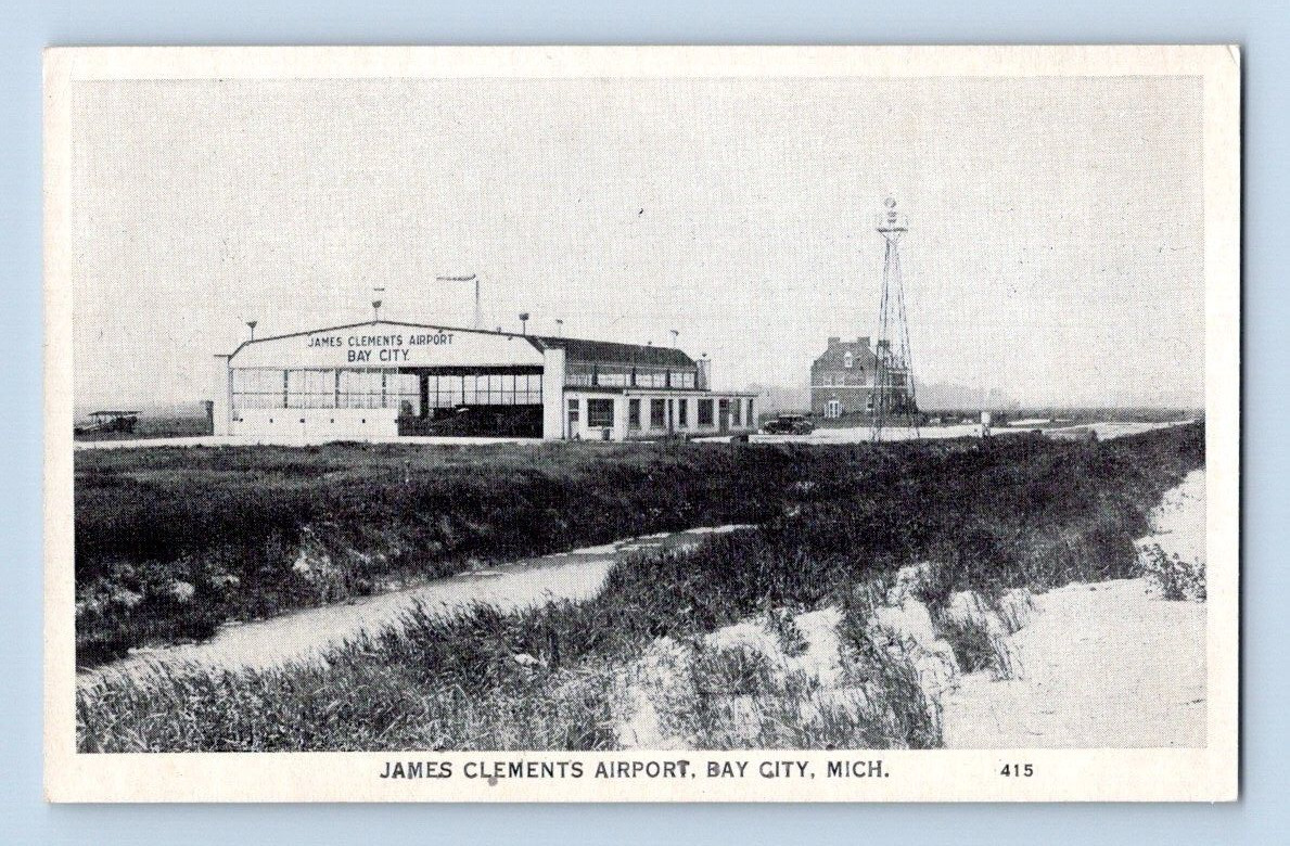 1930'S. JAMES CLEMENTS AIRPORT. BAY CITY, MICHIGAN. POSTCARD. 1A38