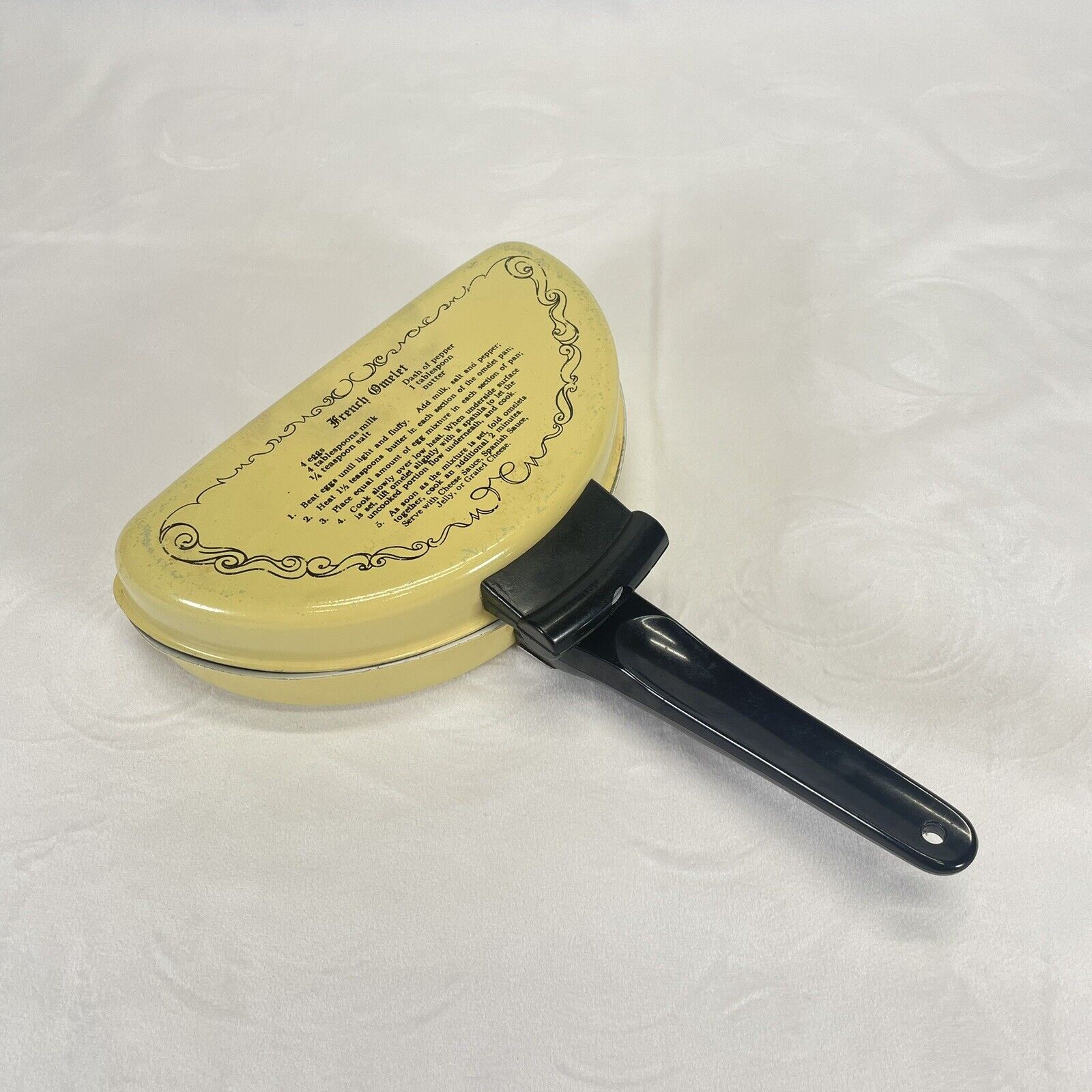 Vintage Mirro Omelet Pan with Recipes Puffy & French Omelet Made In USA Yellow