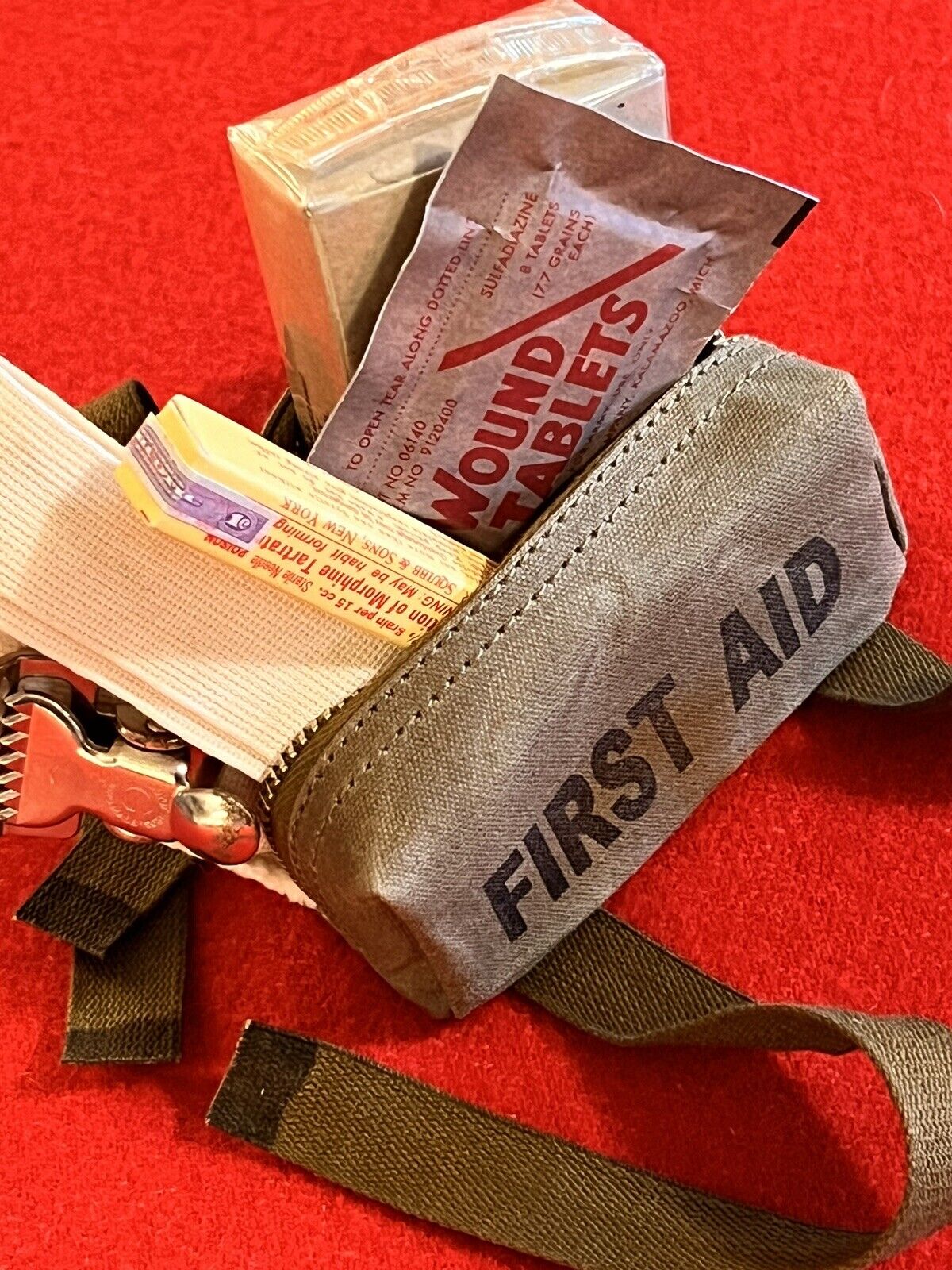 WWII AAF Parachutist/Paratrooper EARLY RARE “Zippered” FIRST-AID KIT & Contents