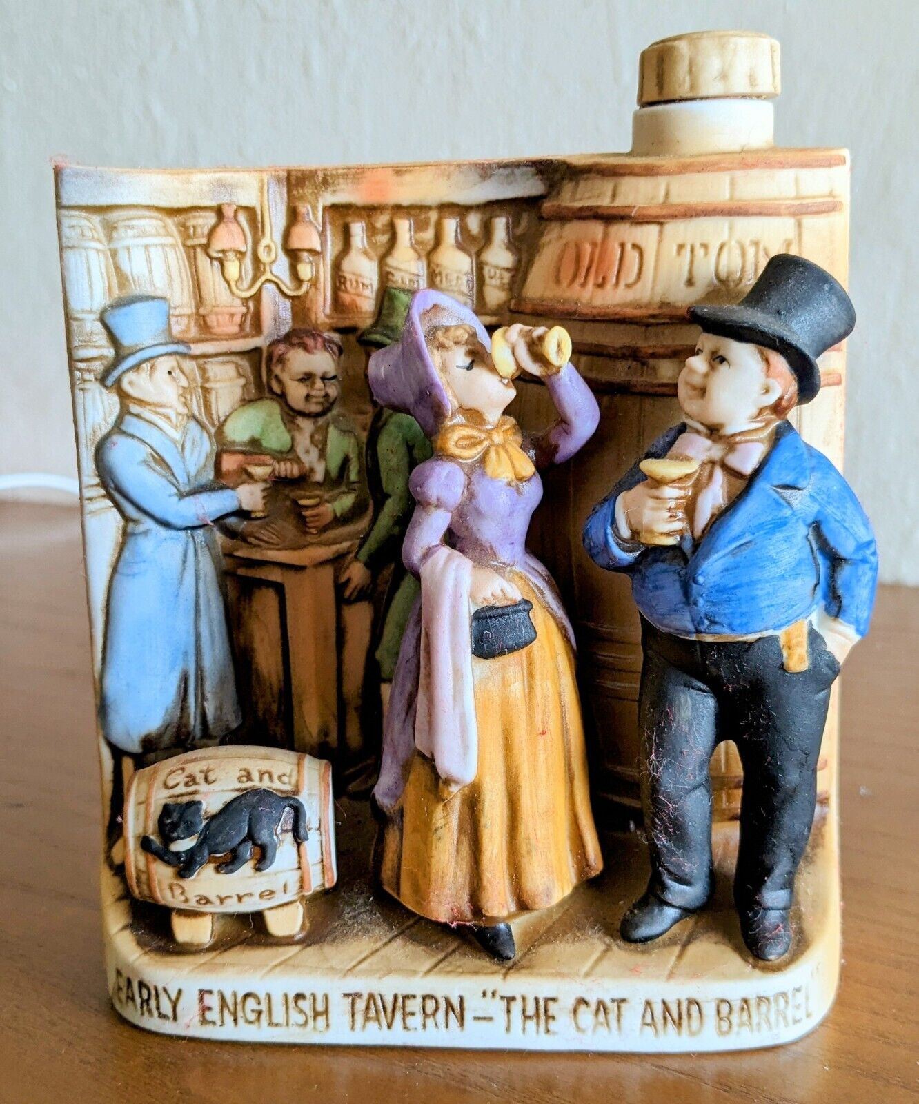 Vintage Boords 3D Whiskey Decanter Ceramic Cat & Barrell Tavern Old Tom Gin WOW