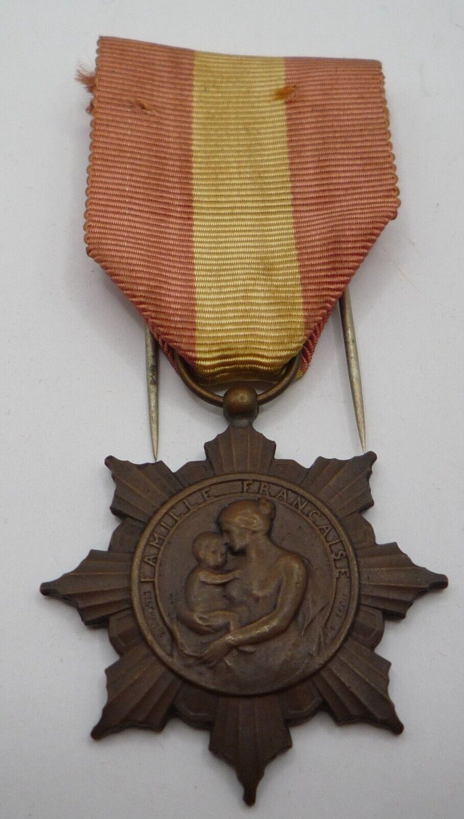FRANCE / FRENCH FAMILY MEDAL IN BRONZE