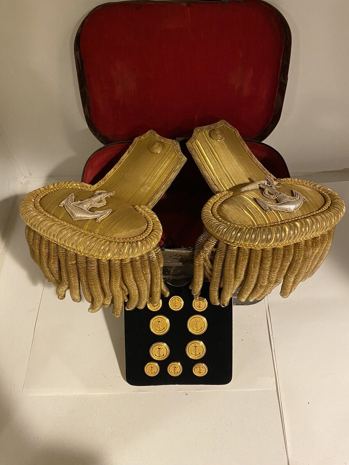 Naval British Fraser & Davis Military Epaulettes And Buttons In Metal Box