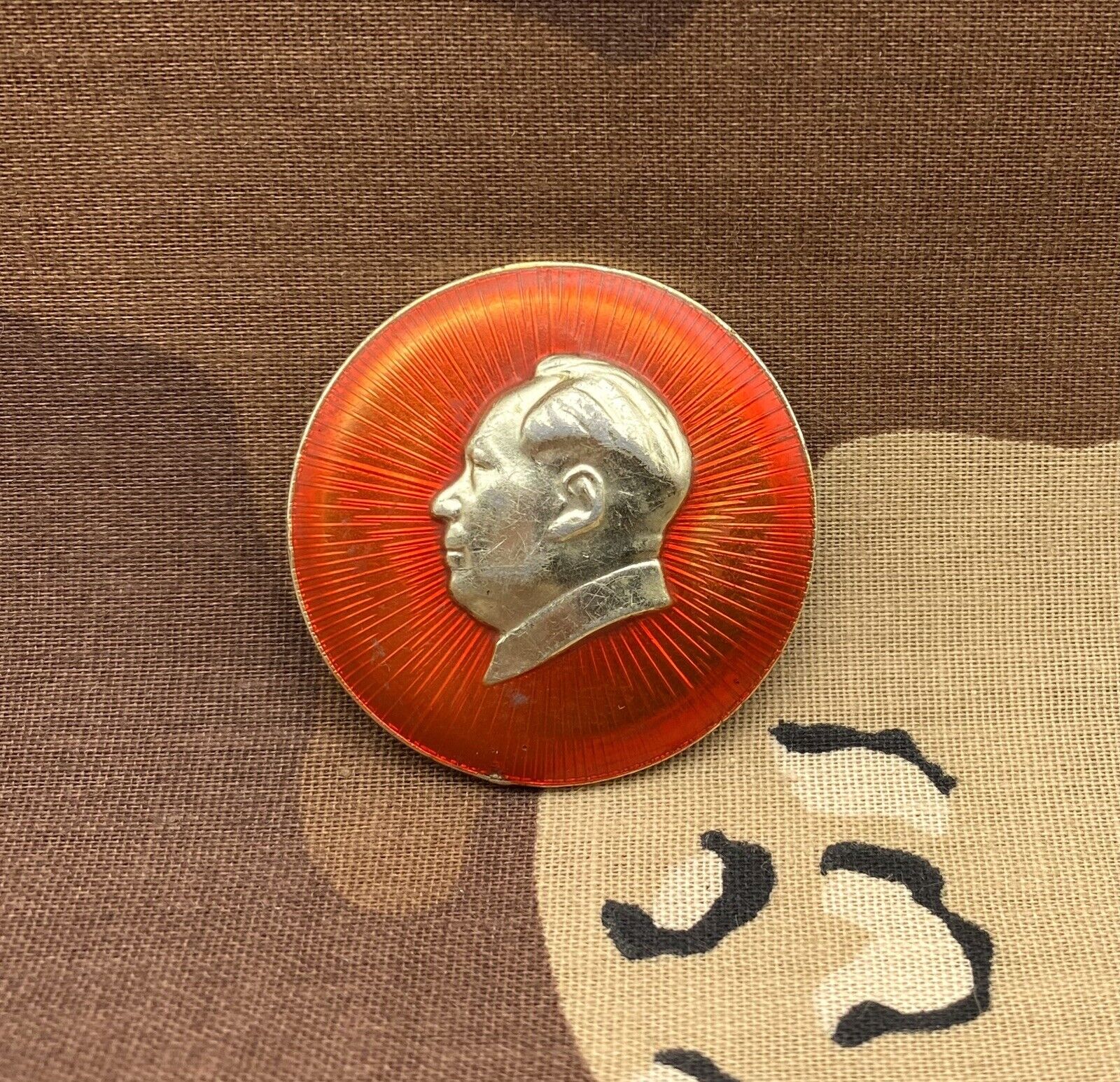 Original Mao Zedong Cultural Revolution Communist China Badge (2)