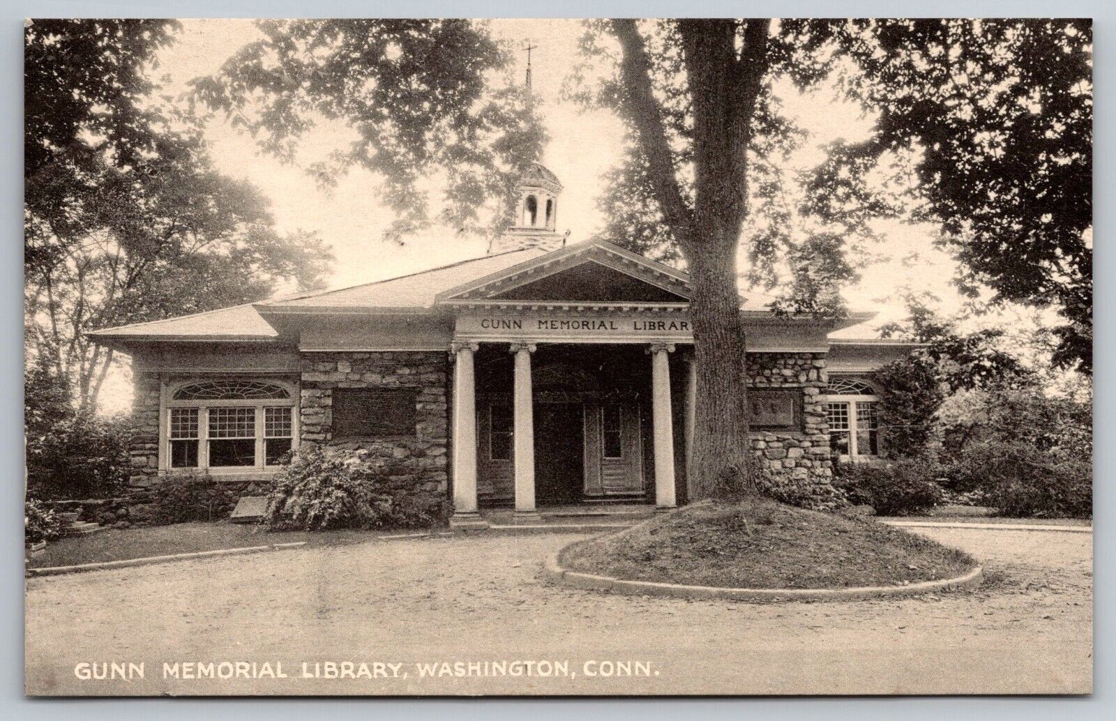 Gunn Memorial Library. Washington, Connecticut Vintage Postcard