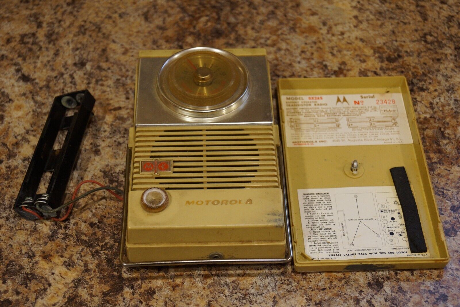 Motorola 8X26S Transistor Radio.READ.