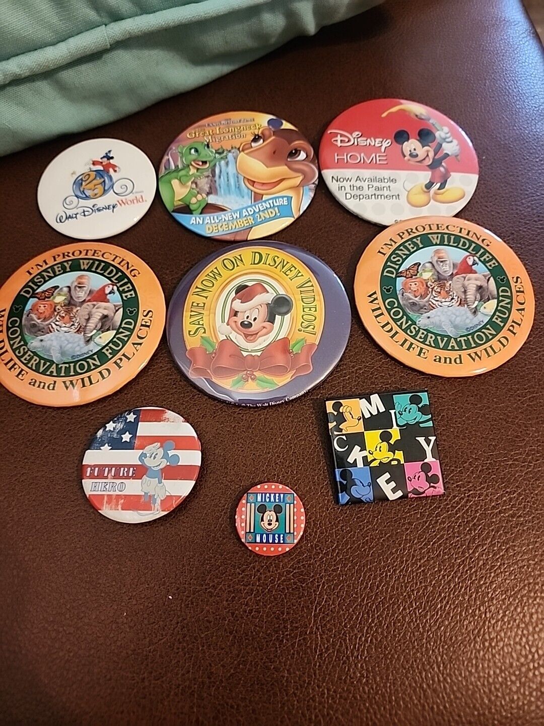 Vtg Lot 9 Pieces DISNEY Mickey Mouse Pinbacks - Pins - Buttons - Estate
