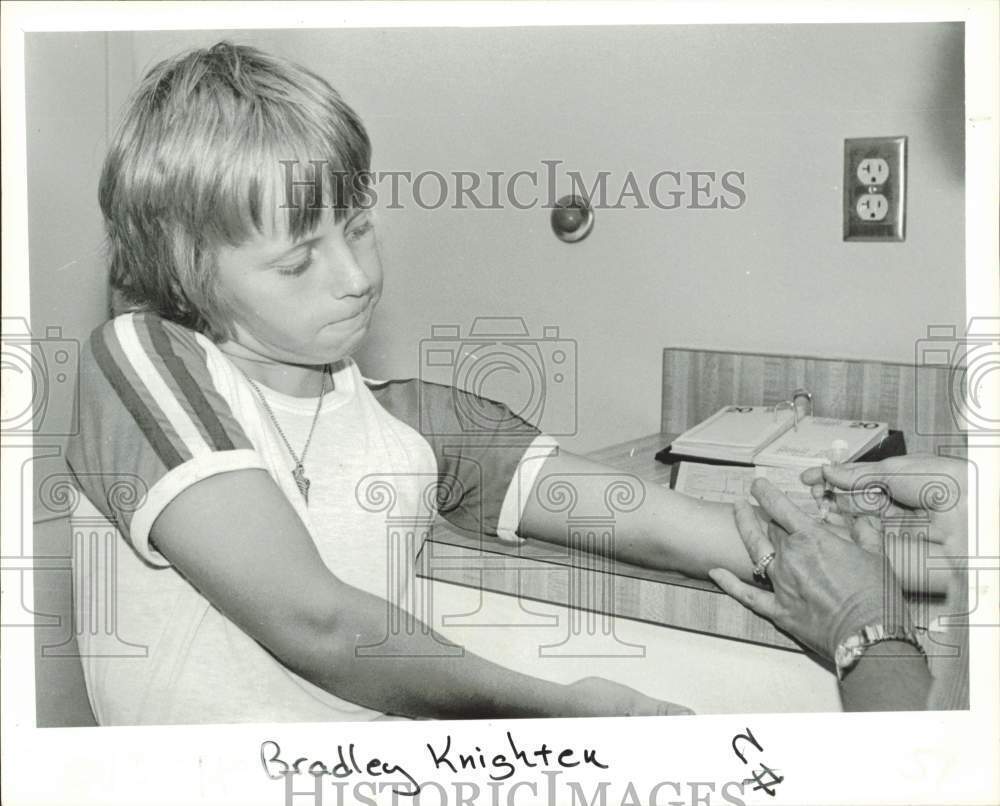 1979 Press Photo Bradley Knighten gets tuberculin skin test at health department