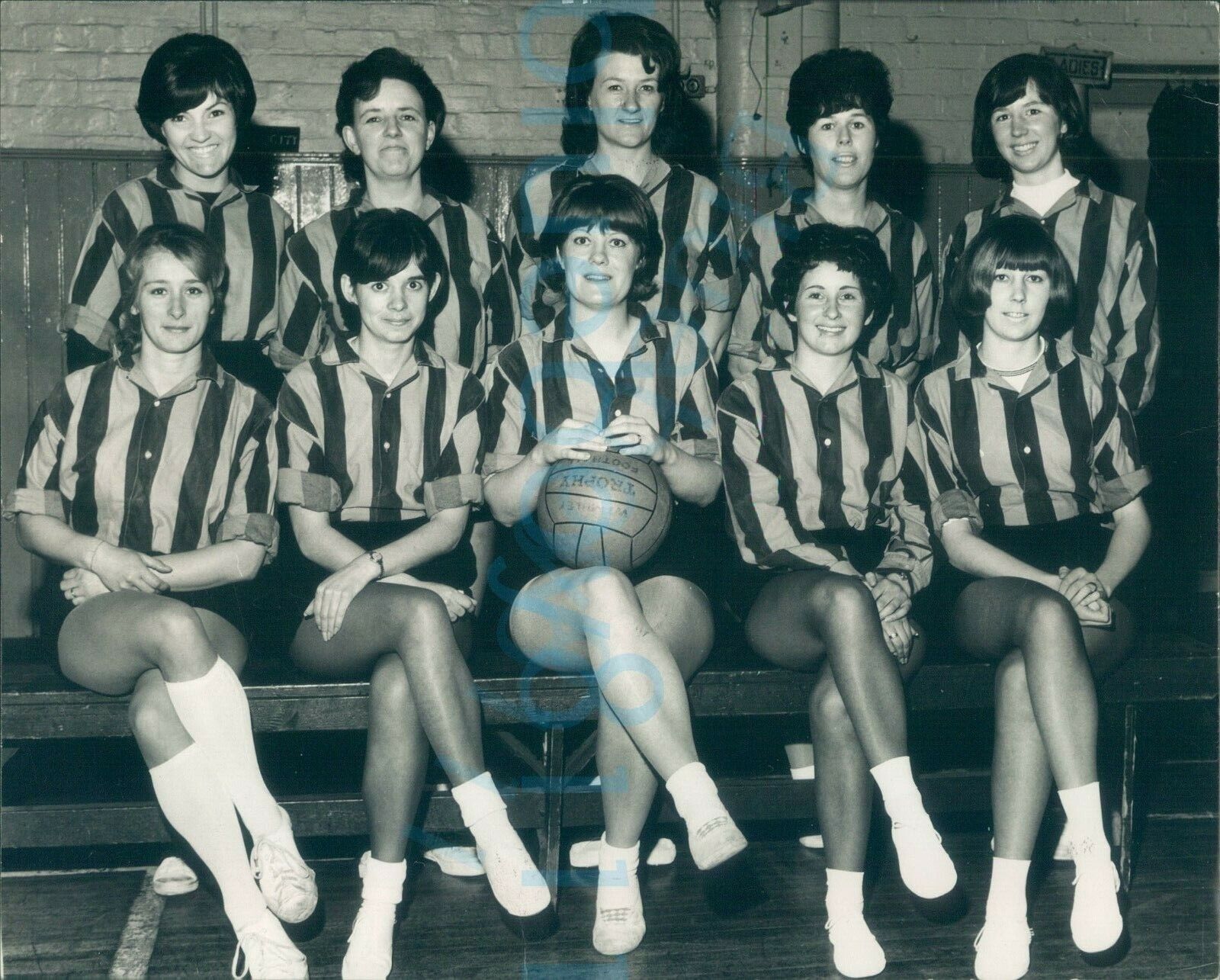 1969 original Press photo Fleetwood Gym Slippers FC womens Team photo 7.5*6\