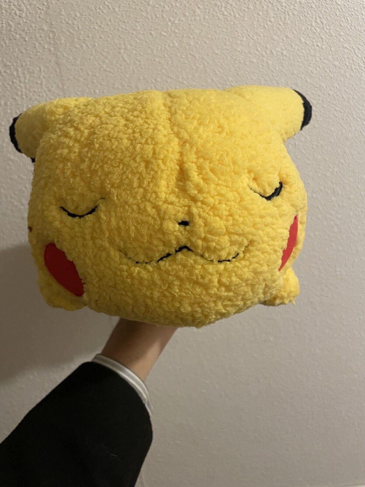 RARE Pikachu Huggable Tissue Cover Plush Shopro EXCELLENT CONDITION