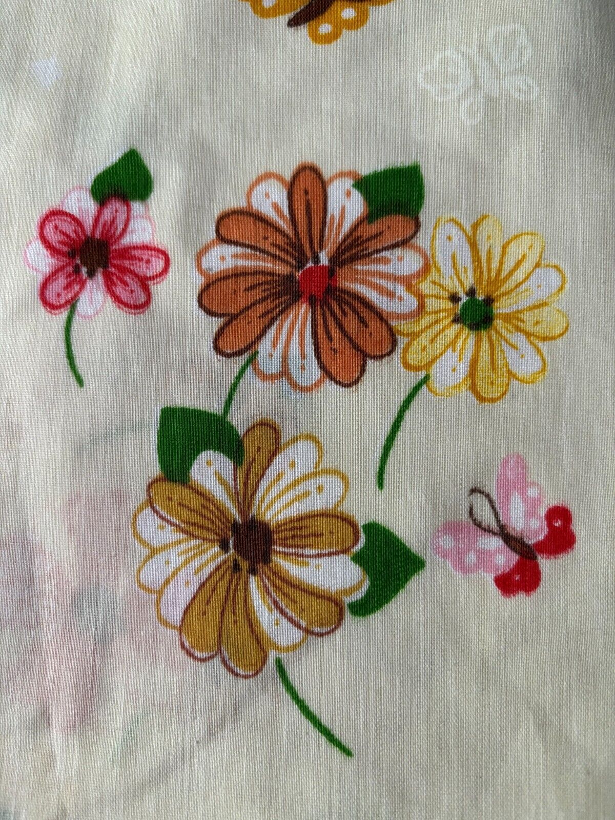 Vintage Thomaston Pair of Standard Pillowcases \'Melanie\' Floral Cream Butterfly