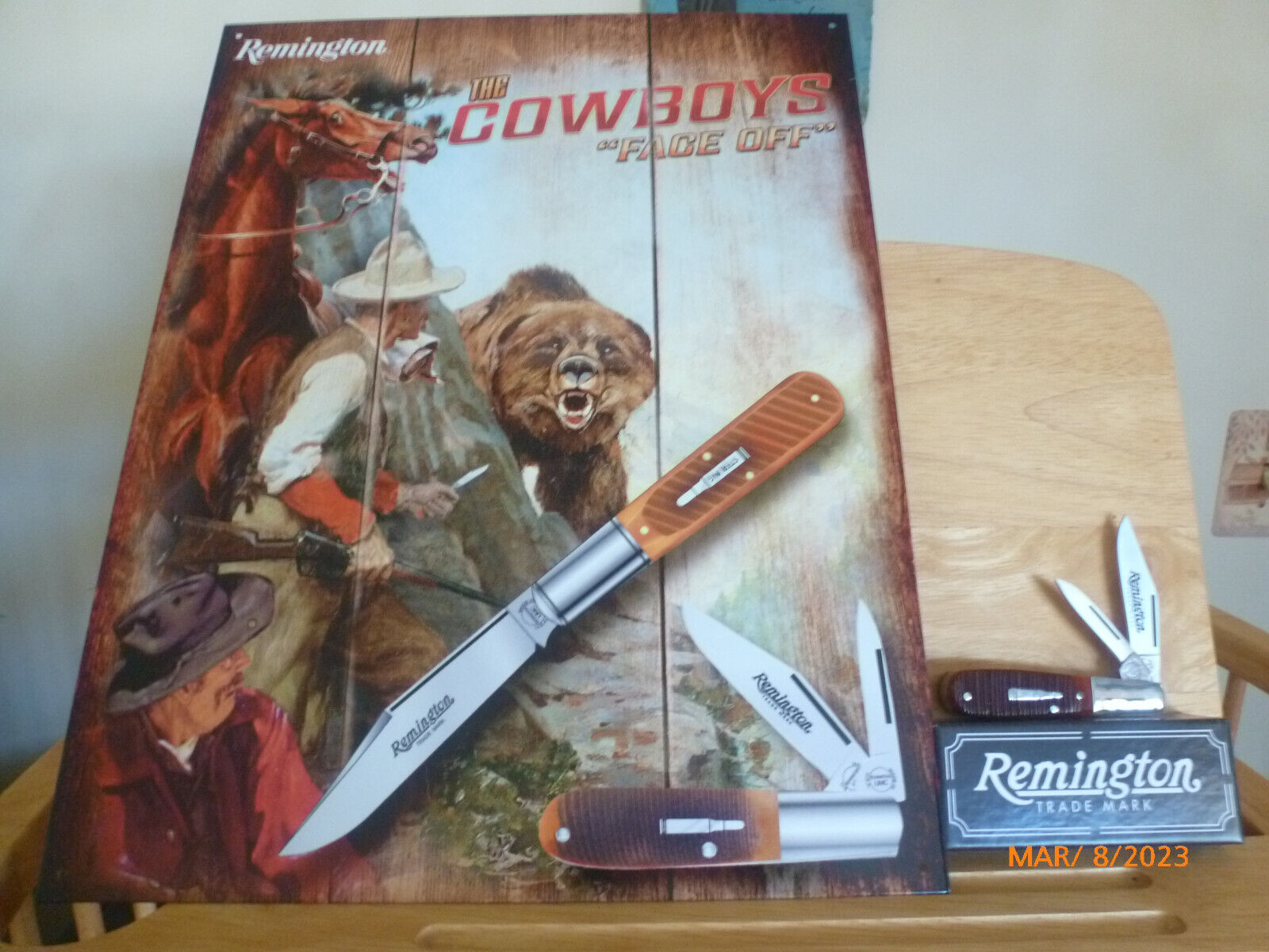 Remington 2022 RB44 Barlow Bullet Knife with Matching Tin Sign \
