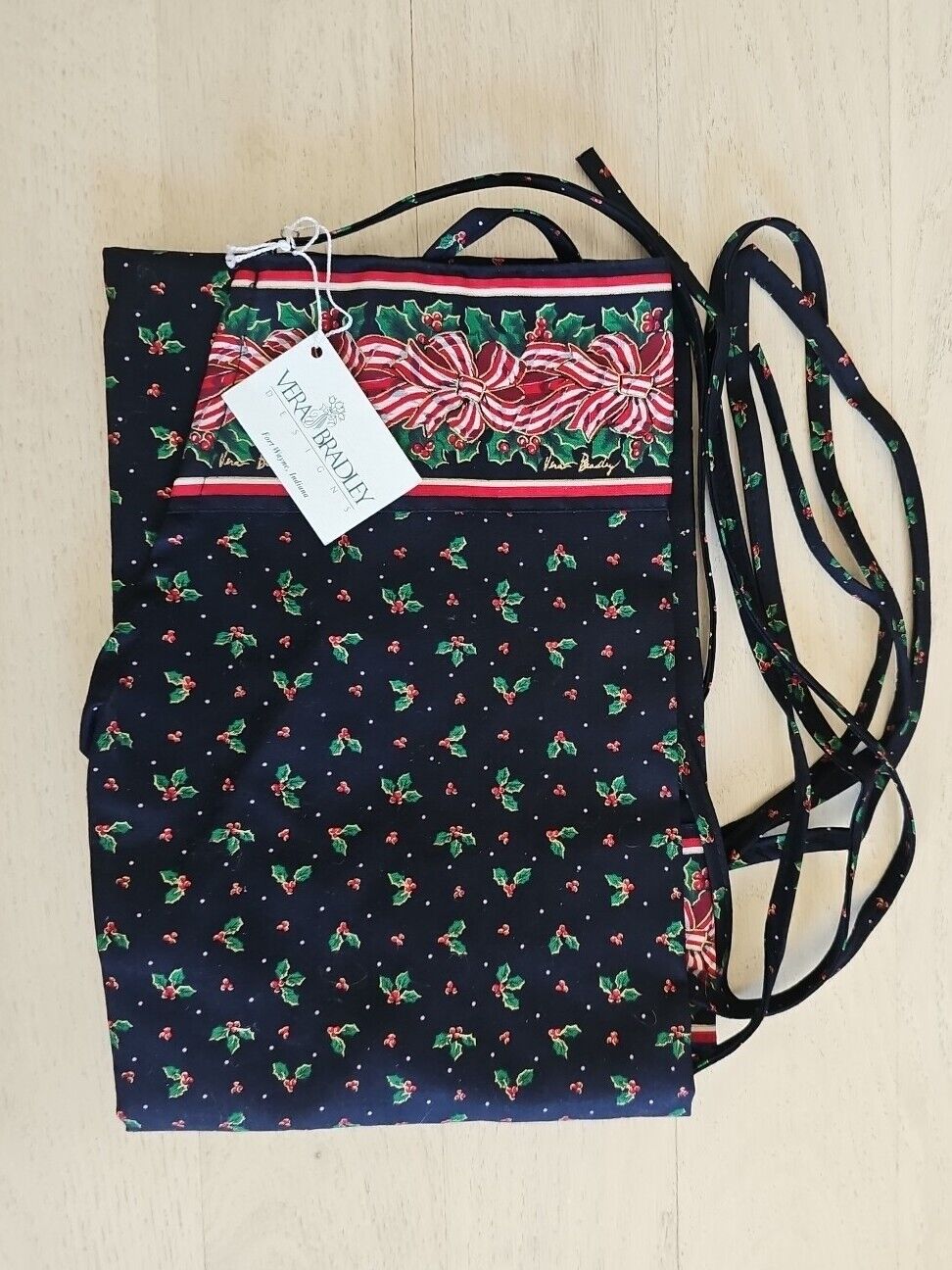 Holliday Gift NEW Vera Bradley Full Apron Christmas Holly Berry Front Pockets