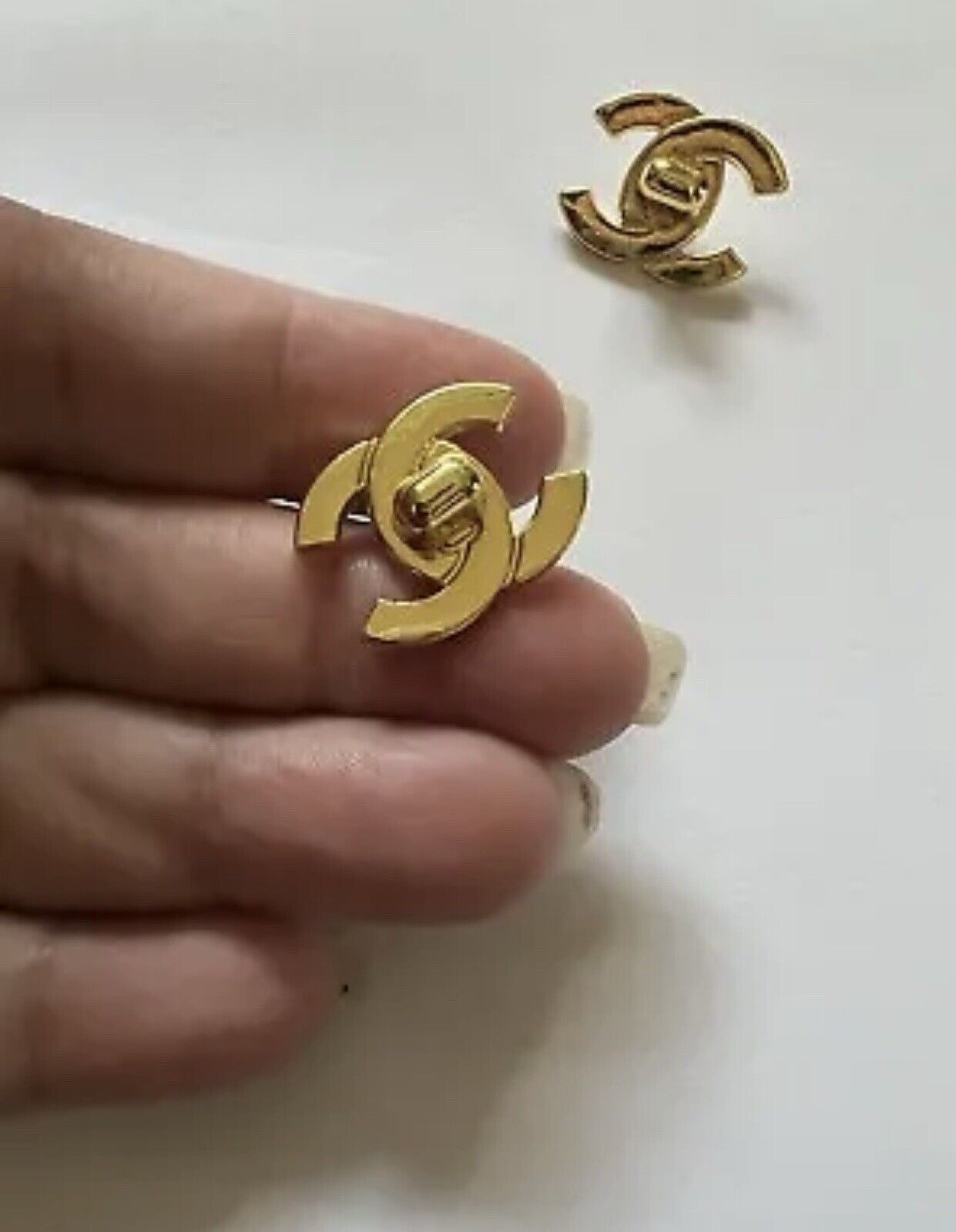 Chanel Vintage Stampe Gold Metal Turn Lock Logo Buttons 20 mm Lot of 2
