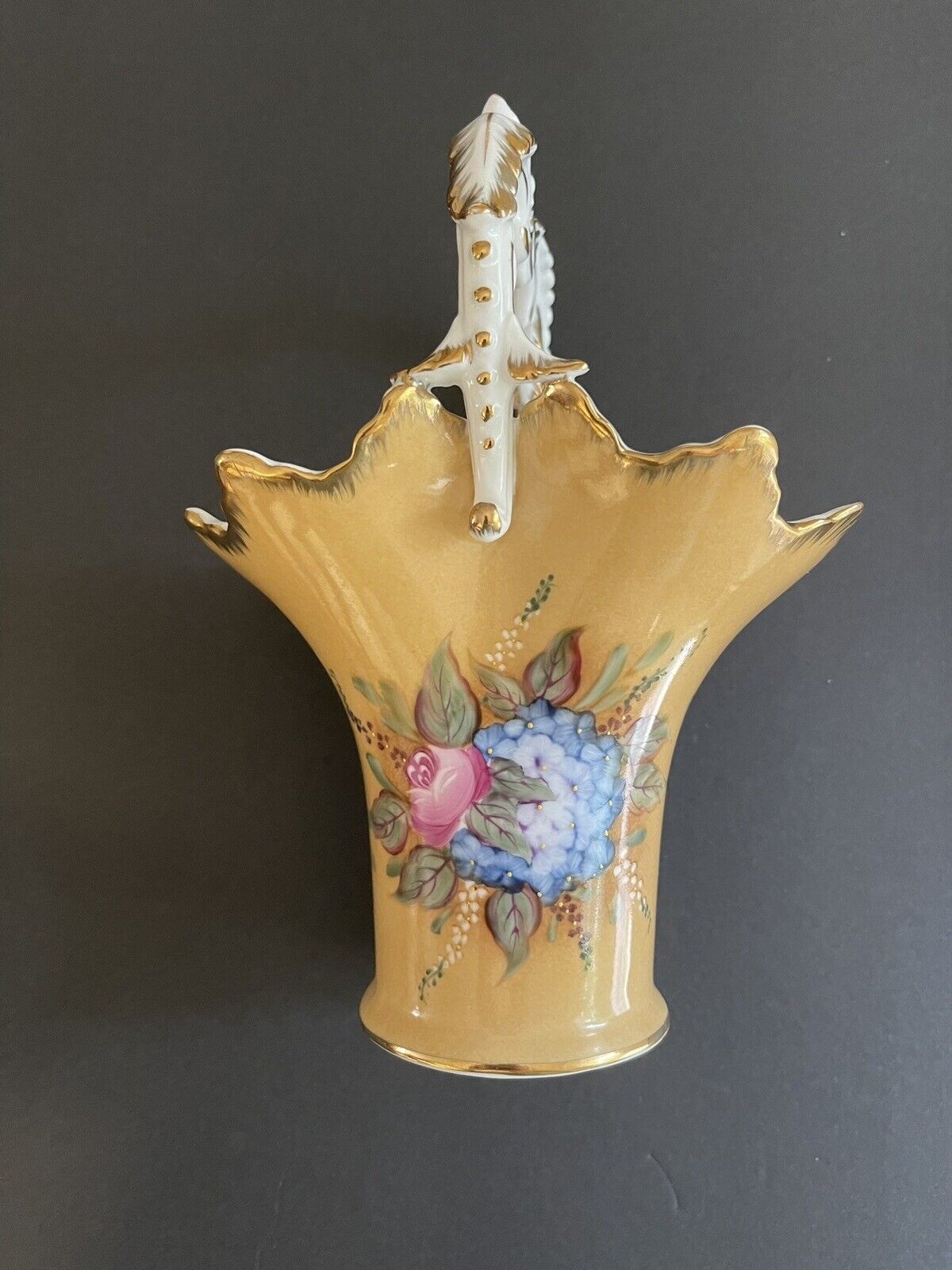 EUC Magnificent Vintage Flower Basket Porcelain Vase With Exquisite Detail