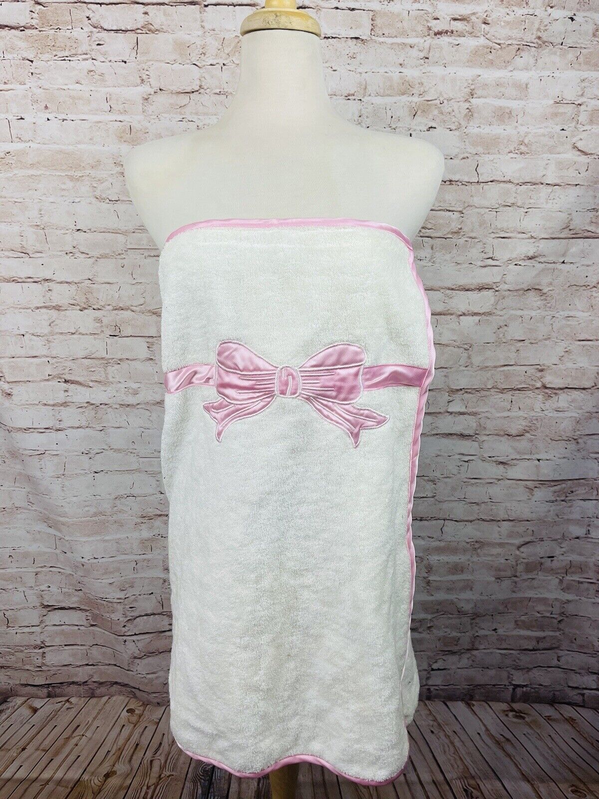 Vintage 1950-60's Wrap Around Towel100% Cotton Adorable White Pink Appliqué Bow