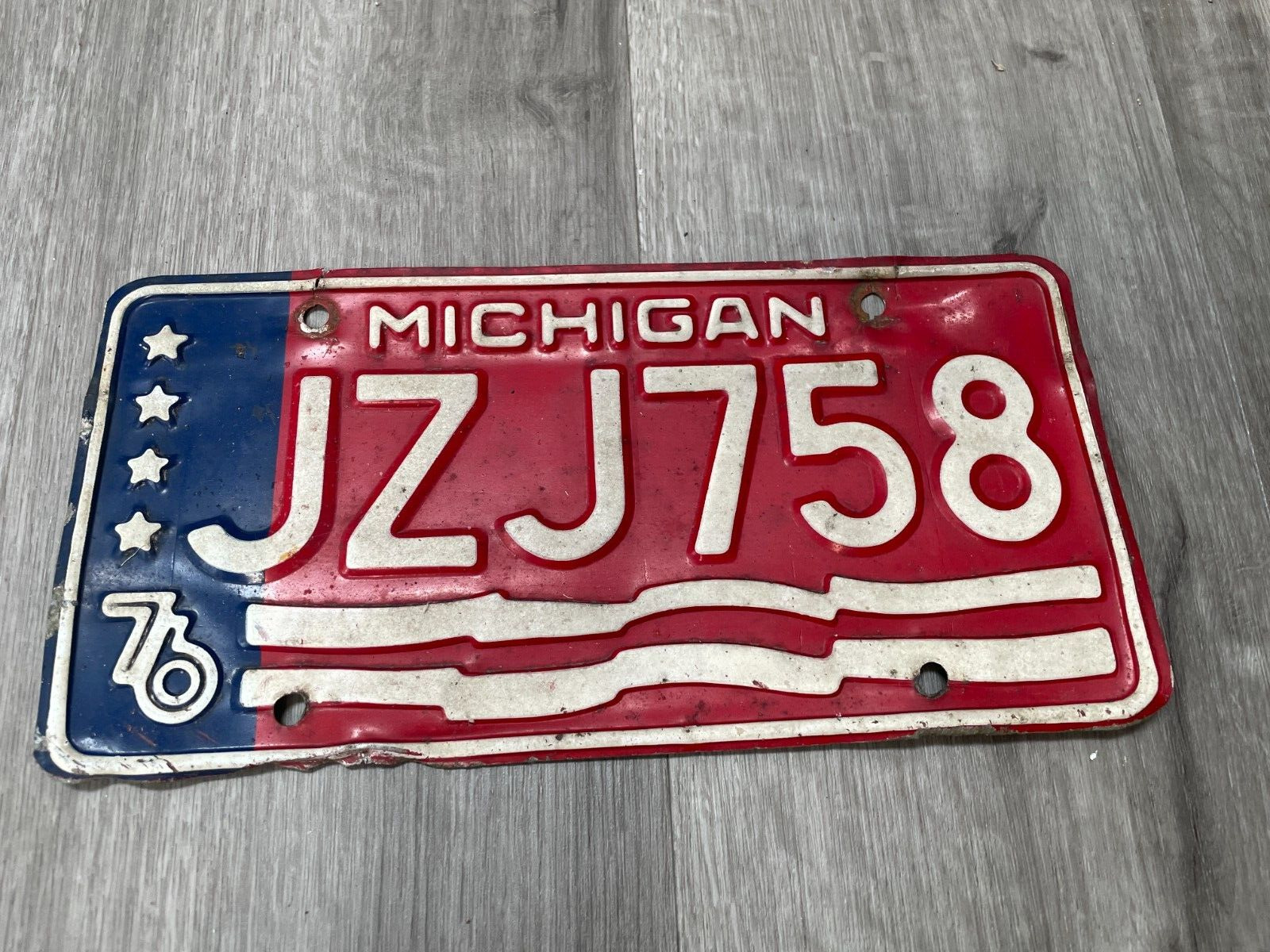 Vintage 1976 USA Bicentennial State of Michigan Commemorative License Plate