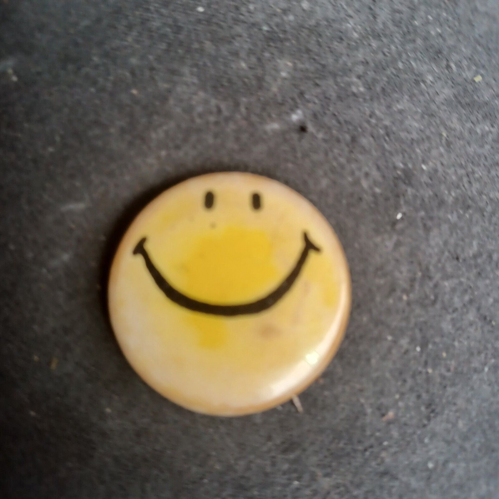 VINTAGE HAPPY FACE HAVE A NICE DAY PIN BUTTON ca. 1970s