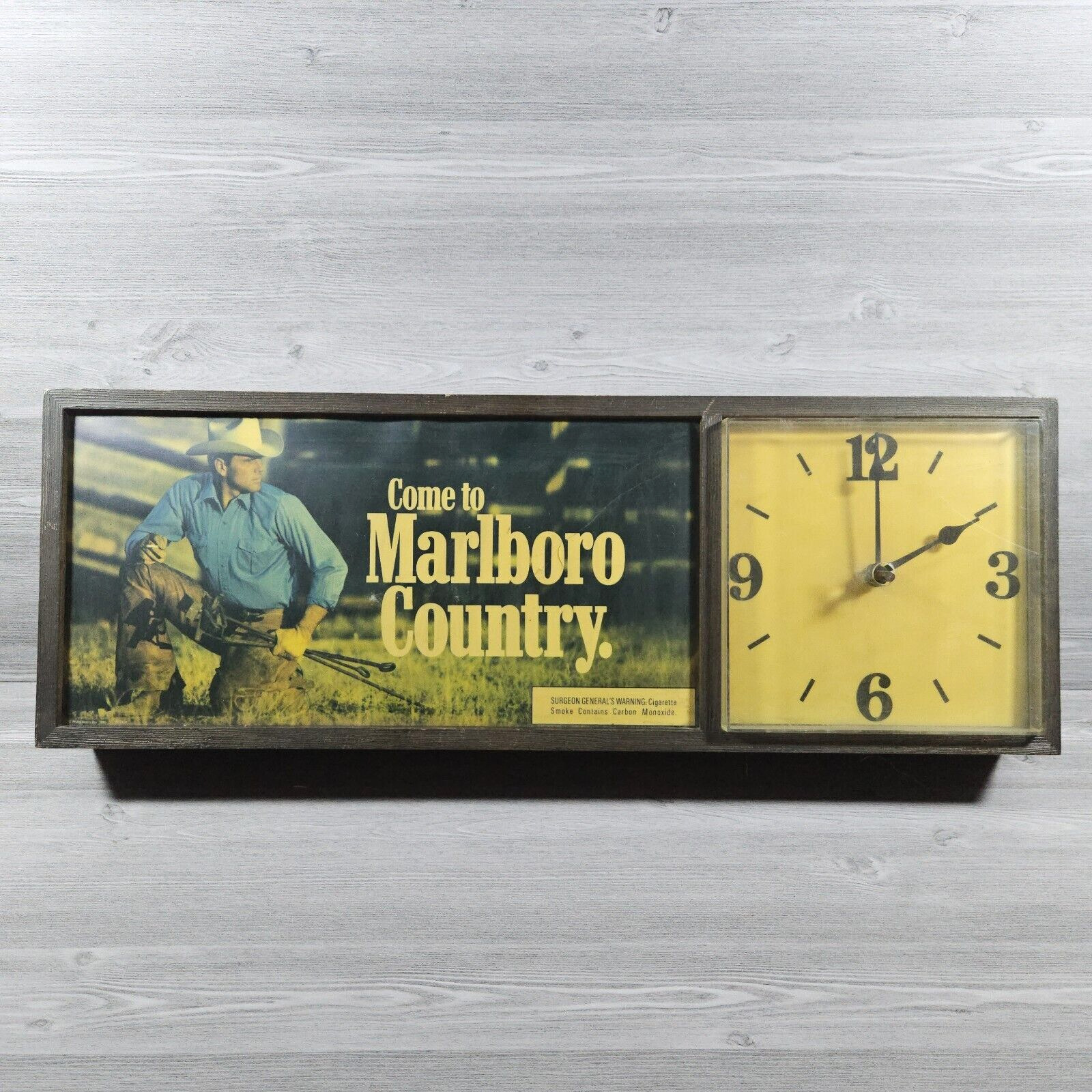 Vintage Marlboro Man Lighted Wall Clock Sign Cowboy Country Philip Morris *READ*