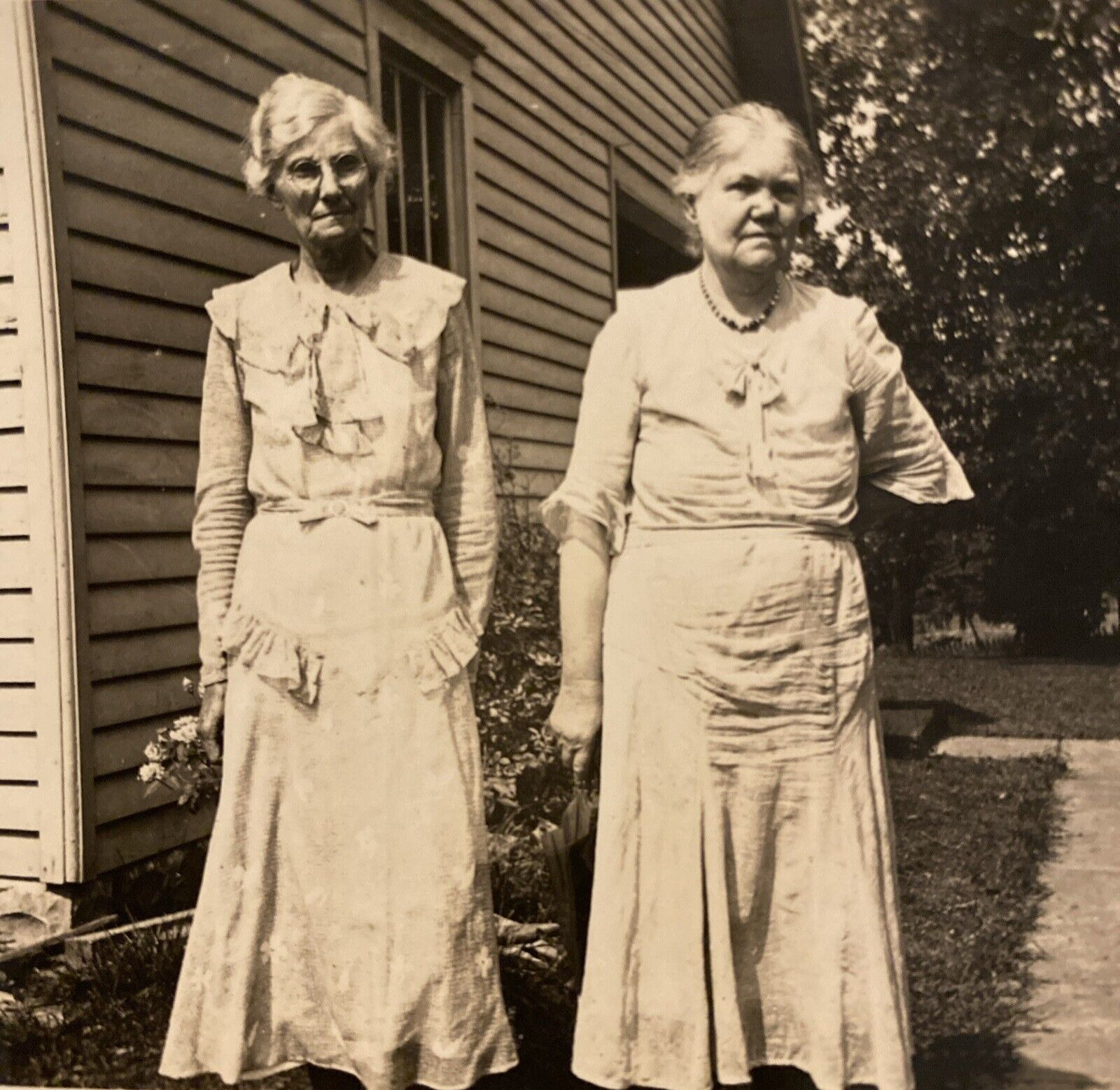 1930s Older Women Ladies White Dresses Fashion Seniors Original Old Photo P12d10