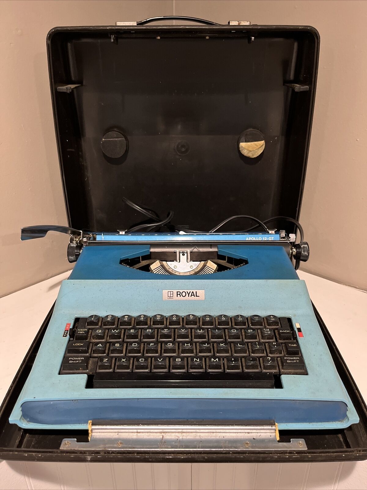 Vintage 1969 1970s ROYAL Apollo 12-GT SP-8500 Electric Typewriter Blue Japan