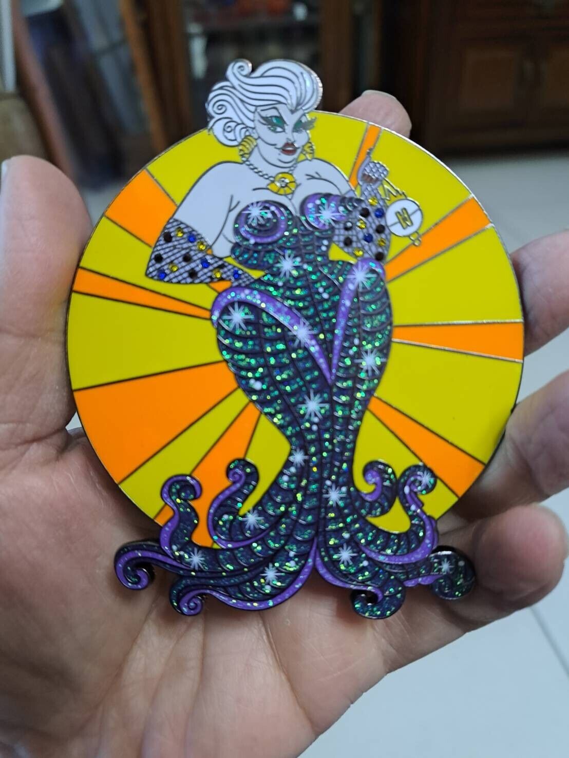 Super Jumbo size, Disney fantasy Ursula very glitter 24rhinestons pin, LE88