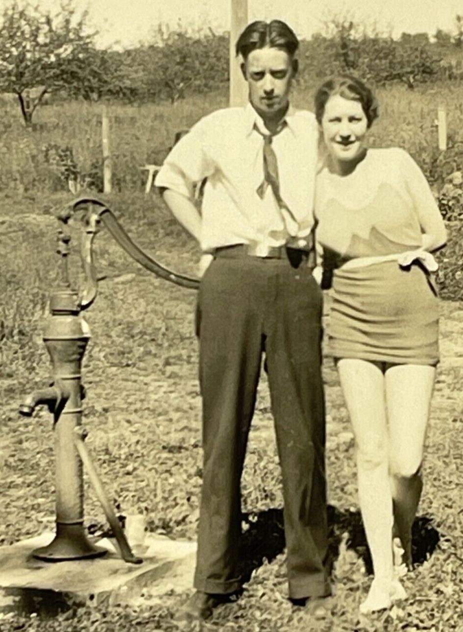 XJ Photograph Cute Couple Pose For Portrait Handsome Man Pretty Woman 1930-40\'s