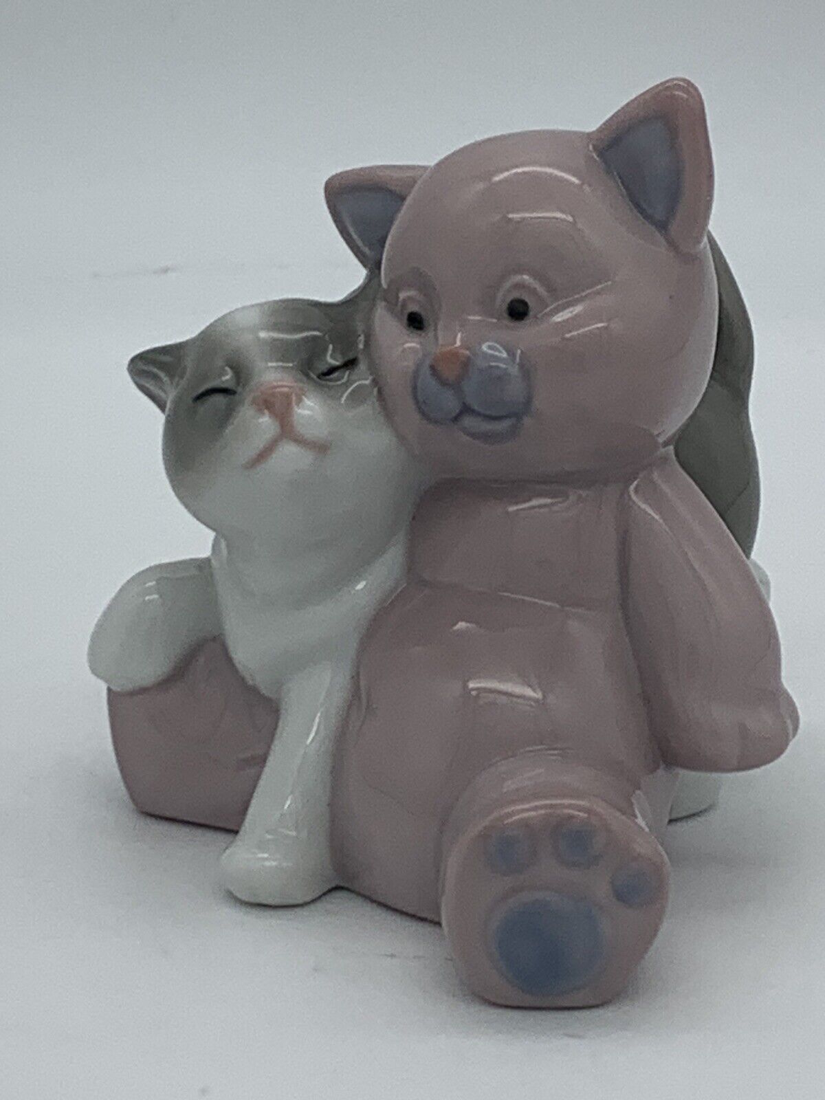 Rare NAO Lladro Porcelain A Friend For Cuddles 3.5”Cats Figurine 2003