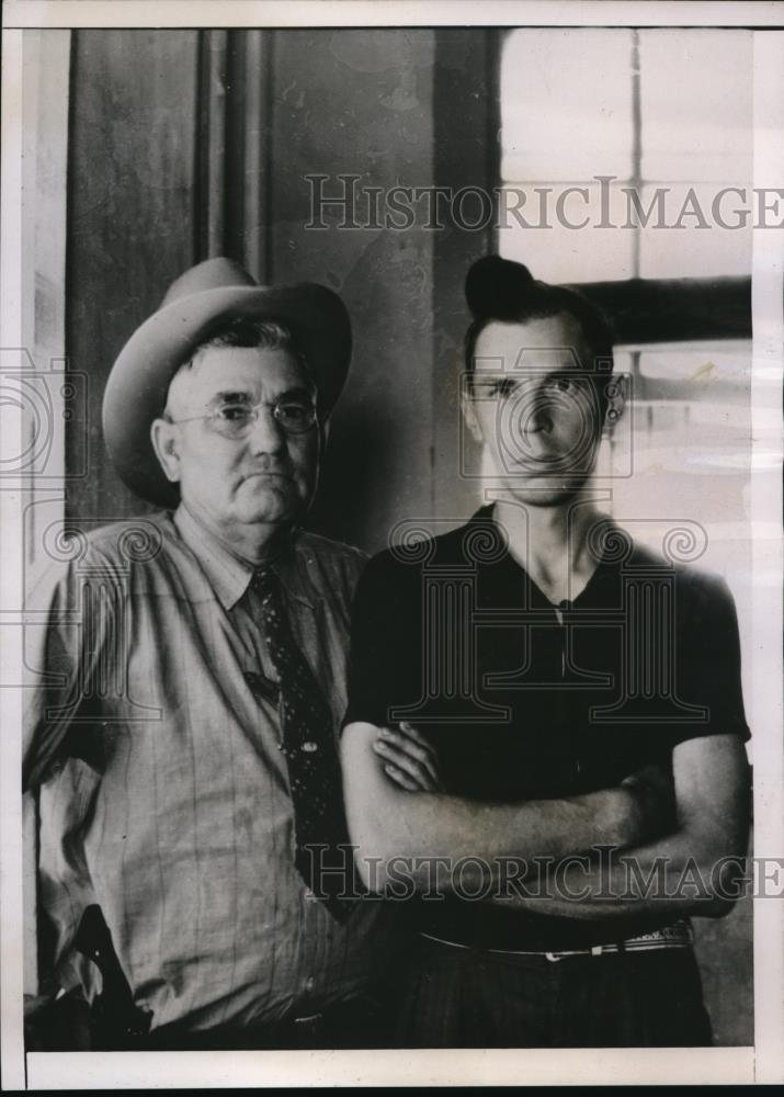 1938 Press Photo Francis Marion Black on right, charged with murder of his son.