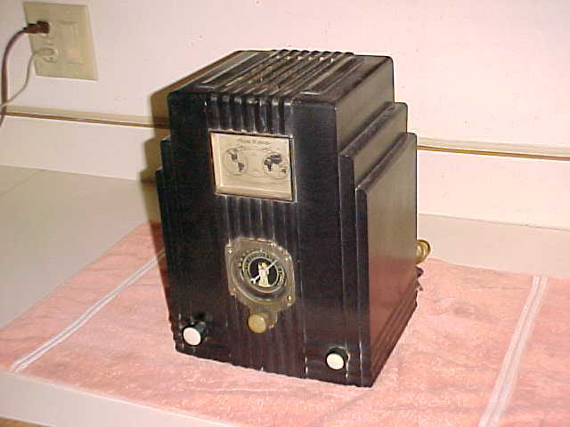 1933 AIR KING  -  Rare PLASKON SKYSCRAPER   -   ART DECO TUBE RADIO