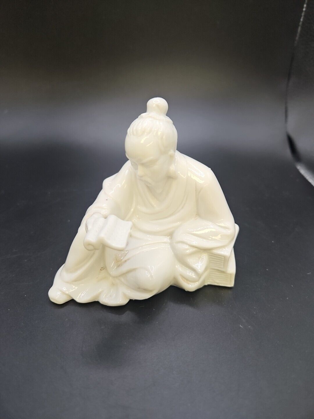 Chinese Craftsman Figurine White Porcelain Reading Man