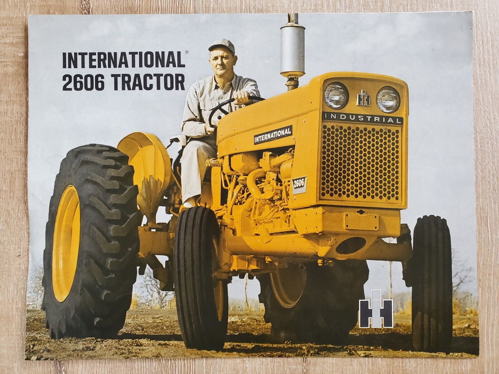 International 2606 Tractor Sales Brochure Fold-Open Vintage AD-1818-R1 IH
