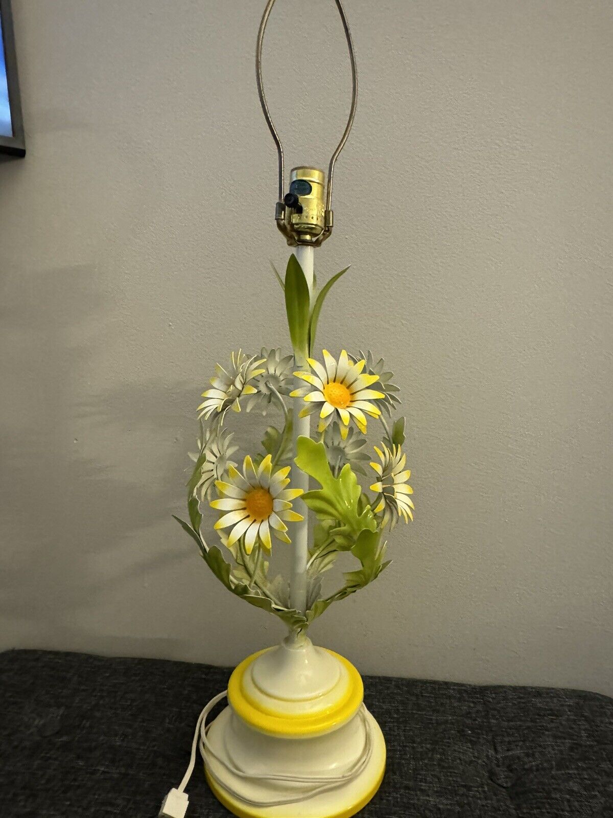 Gorgeous MCM 60\'s-70\'s Enamel Daisy Flower Lamp 30 \