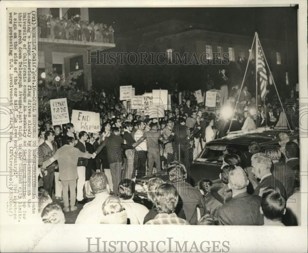 1965 Press Photo Anti-war demonstrators line up for protest march in Berkeley