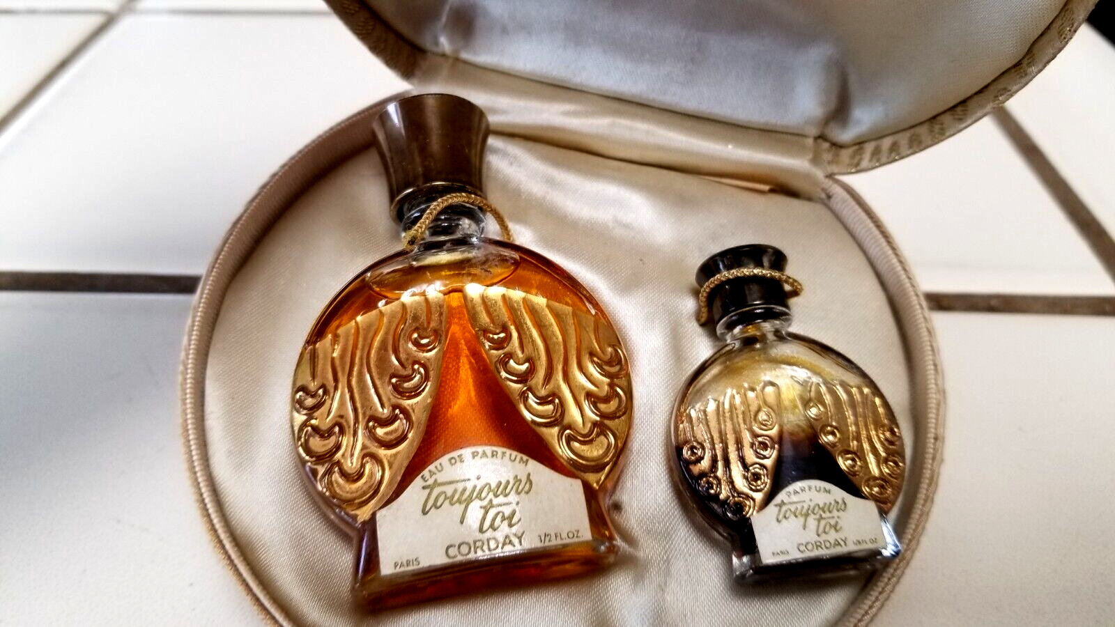 Vintage Toujours Moi Corday Paris Parfum Perfume Beautiful Set of 2 with Case