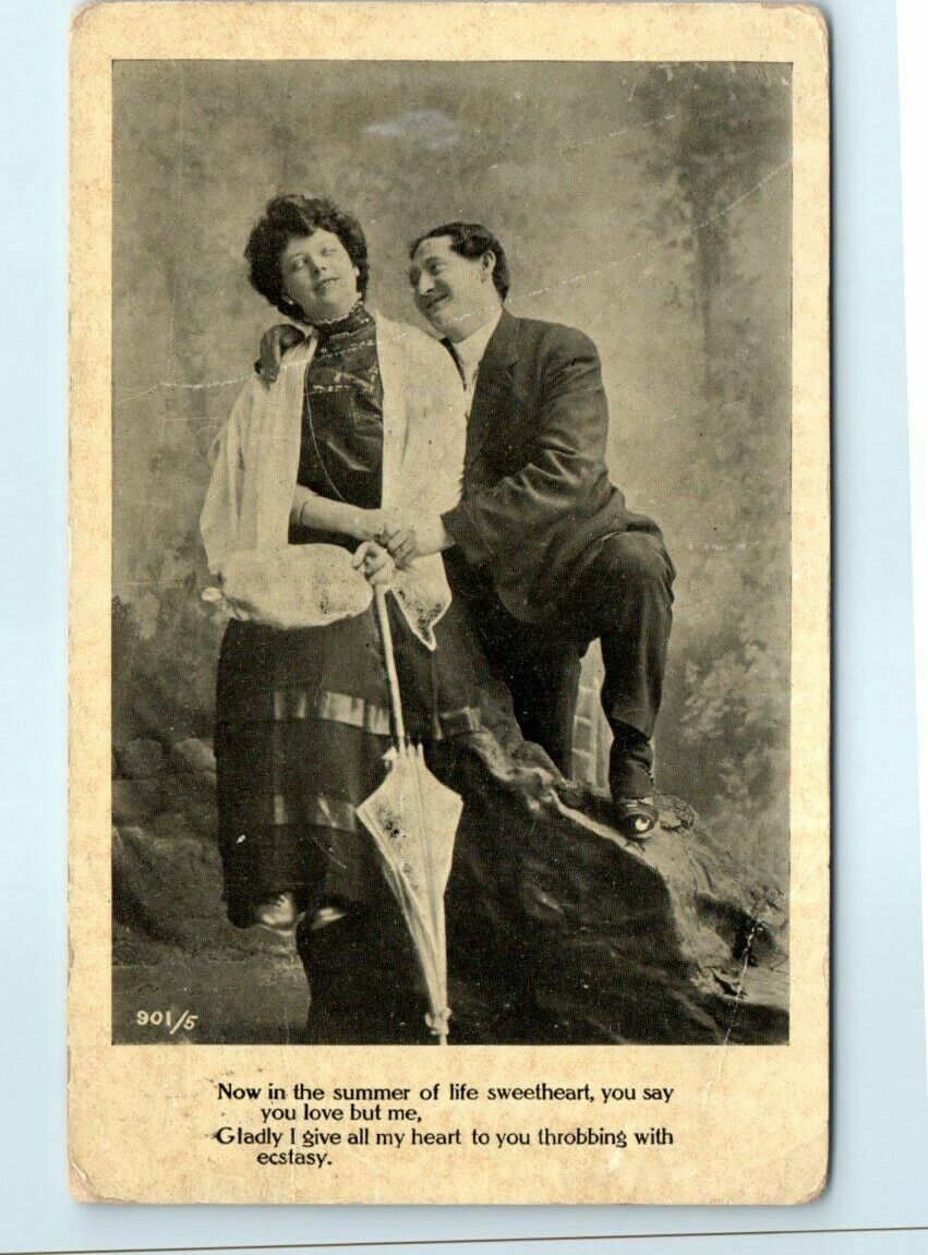 Postcard - Love/Romance Greeting Card - Old Picture of a Couple 