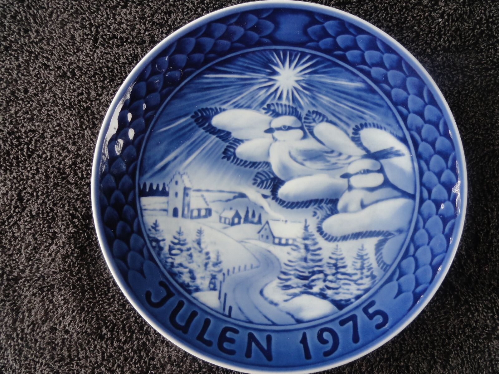 Grande Porcelain Copenhagen Alone Together Snowy Village Julen 1975 Plate VH