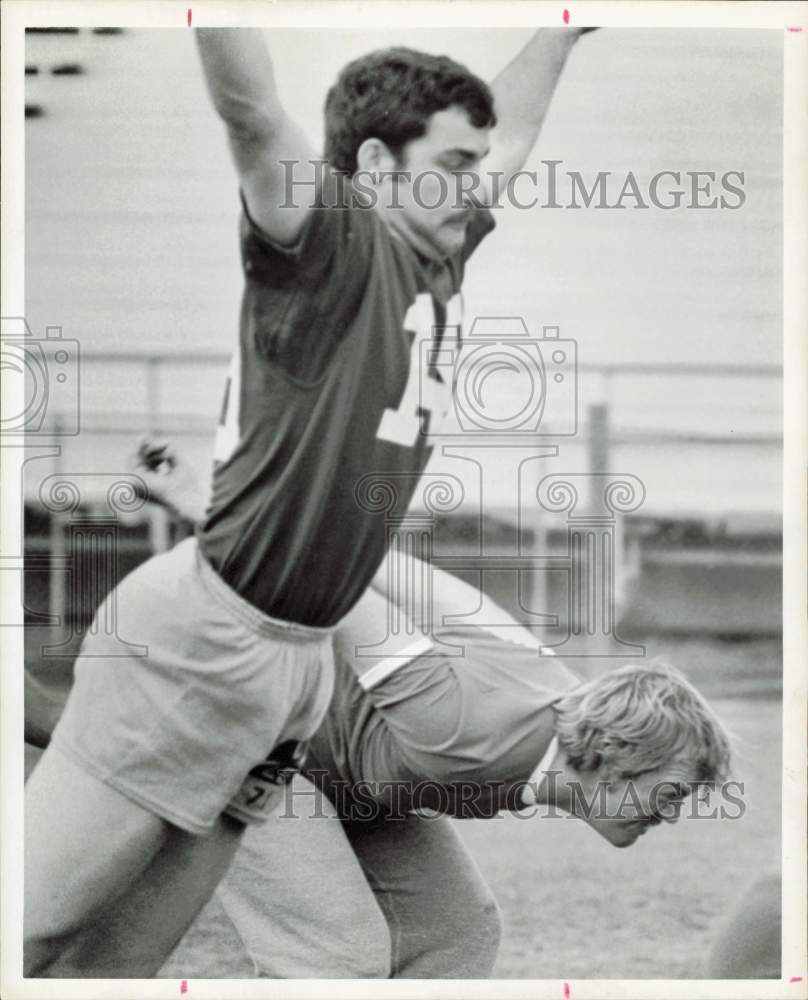 1974 Press Photo Houston Texans football players in action - hps27419