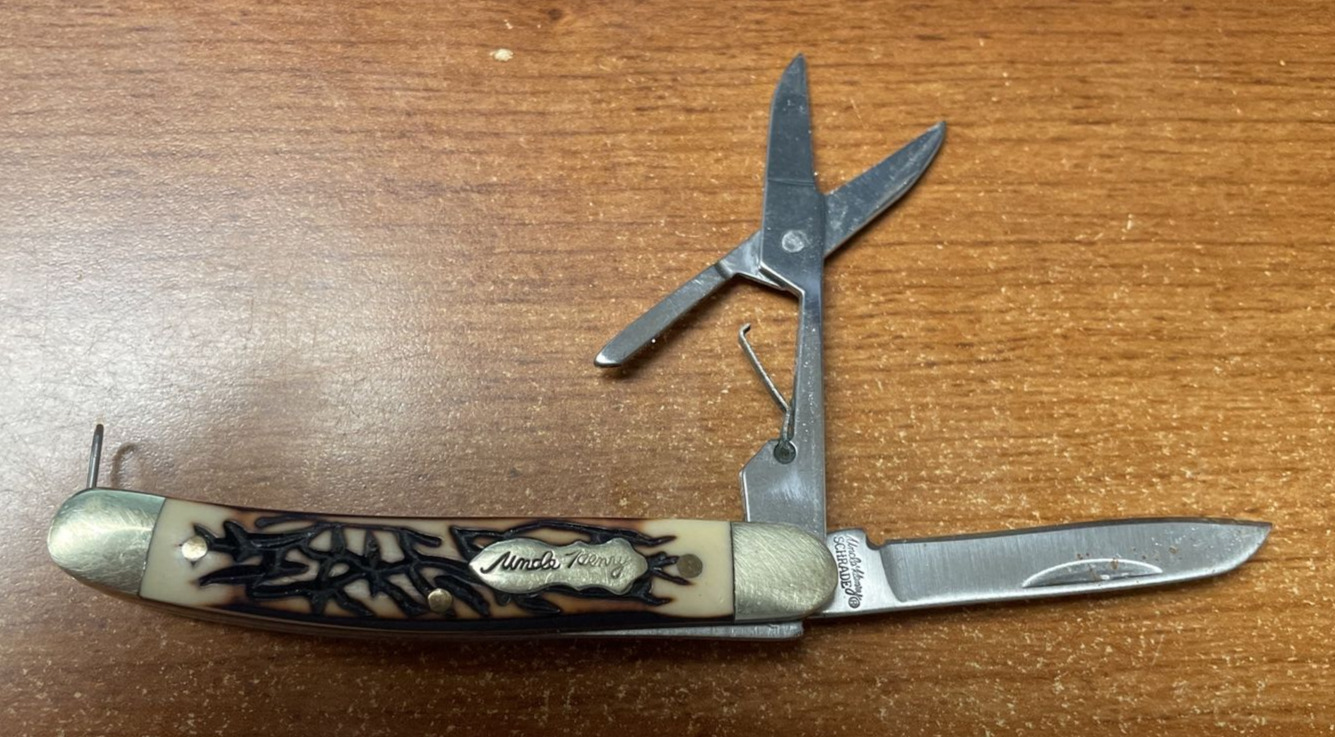 Schrade USA Vintage Uncle Henry 707UH Gambler Pocket Knife W/ Scissors
