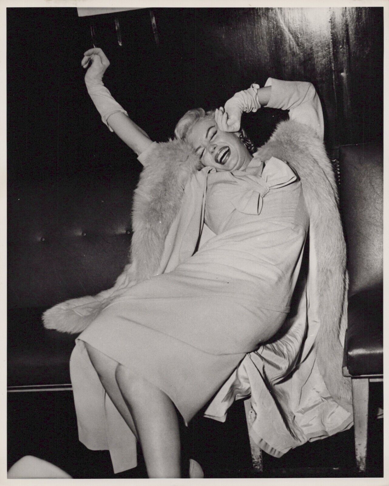 ⭐ ❤ Marilyn Monroe (1940s) Cheesecake - Alluring Pose Original Vintage Photo K67