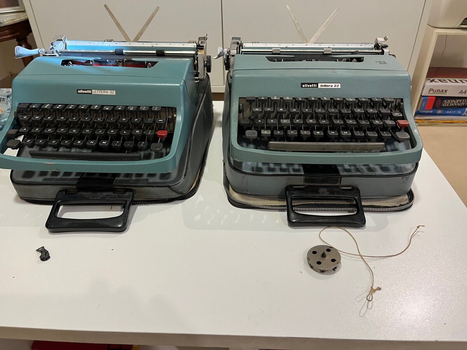 LOT OF TWO TYPEWRITERS. OLIVETTI LETTERA 32. SPANISH LAYOUT. MEXICO. Ñ