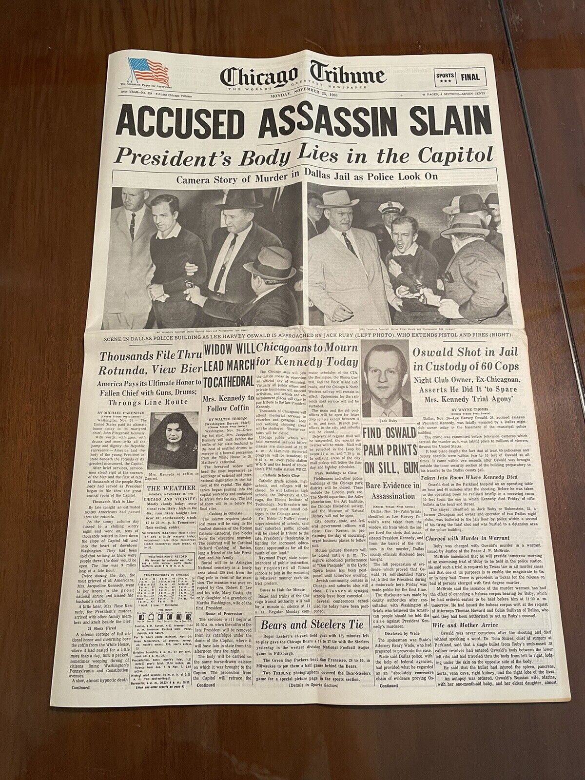 VINTAGE Chicago Tribune Monday, November 25th, 1963 JFK - ACCUSED ASSASSIN SLAIN