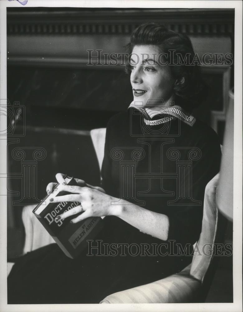 1952 Press Photo Sarah Churchill-TV Hostess-Hallmark Hall Of Fame. - mjx21366