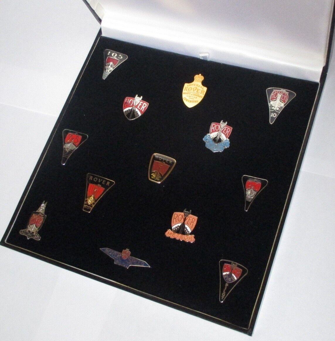 Box of 13 Pin's Rover / Old Logos from 1896 to Present
