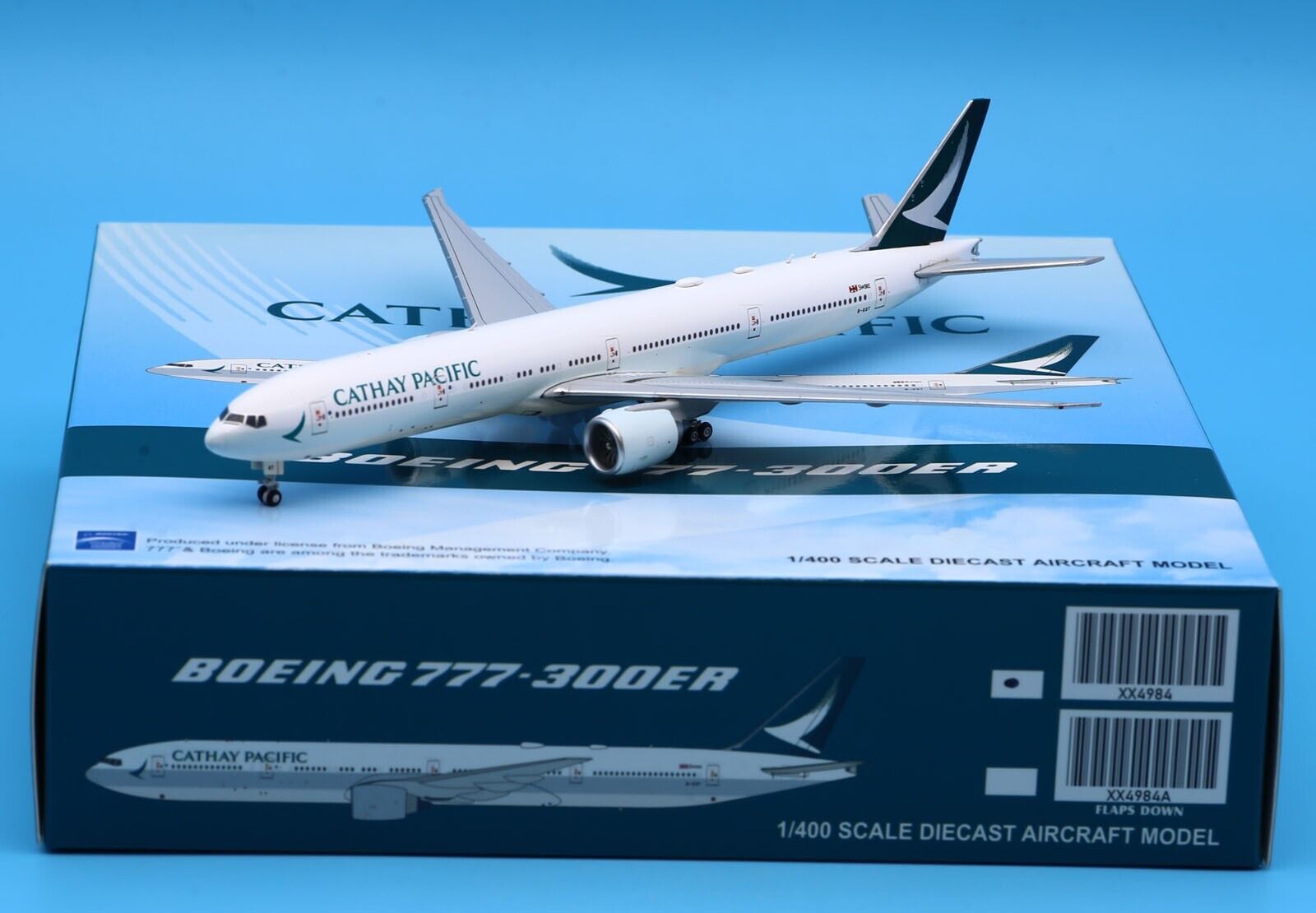 JC Wings 1:400 Cathay Pacific Boeing 777-300ER Diecast Aircraft Jet Model B-KQT