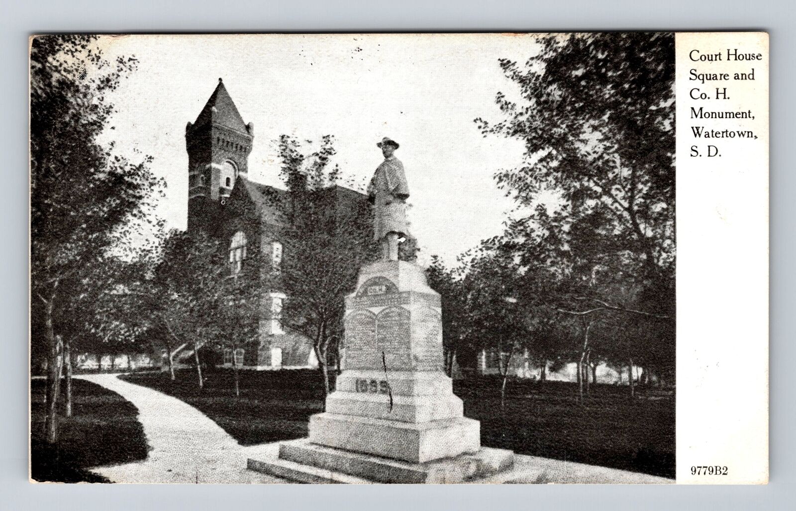 Watertown SD-South Dakota, Court House Square, Monument Vintage Postcard