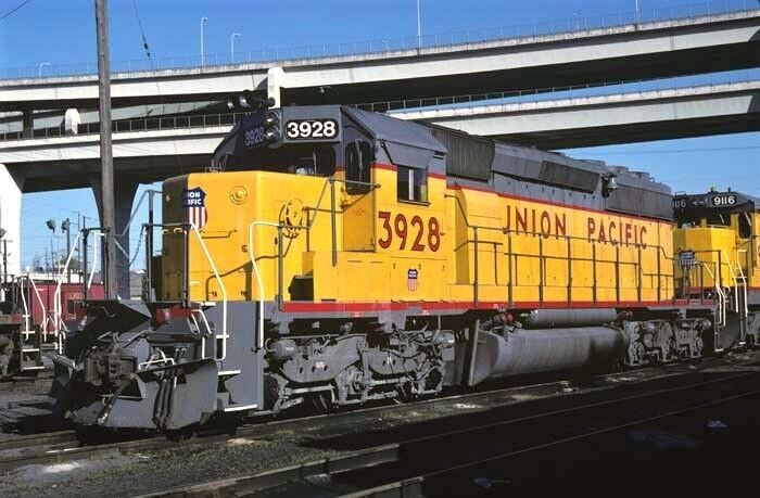 UP 3928 @ PORTLAND OR_APR 8, 1988_ _ ORIGINAL TRAIN SLIDE