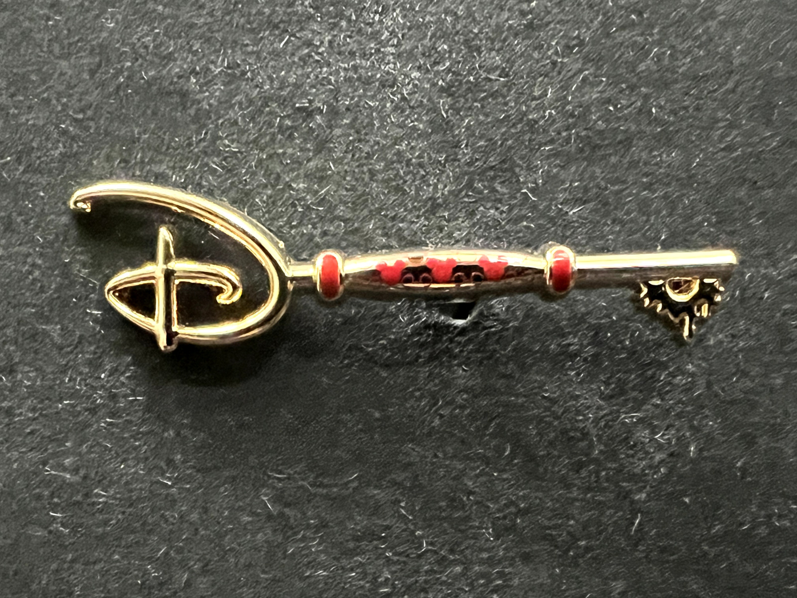 DS - Key - Gold and Red Key - Disney Pin 143095