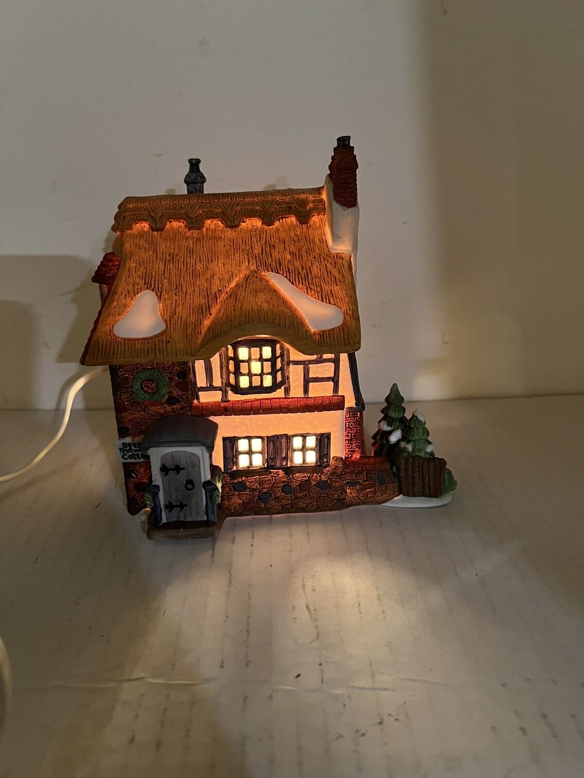 Dept 56 Dickens Village Betsy Trotwood’s Cottage #55506 1989 with box