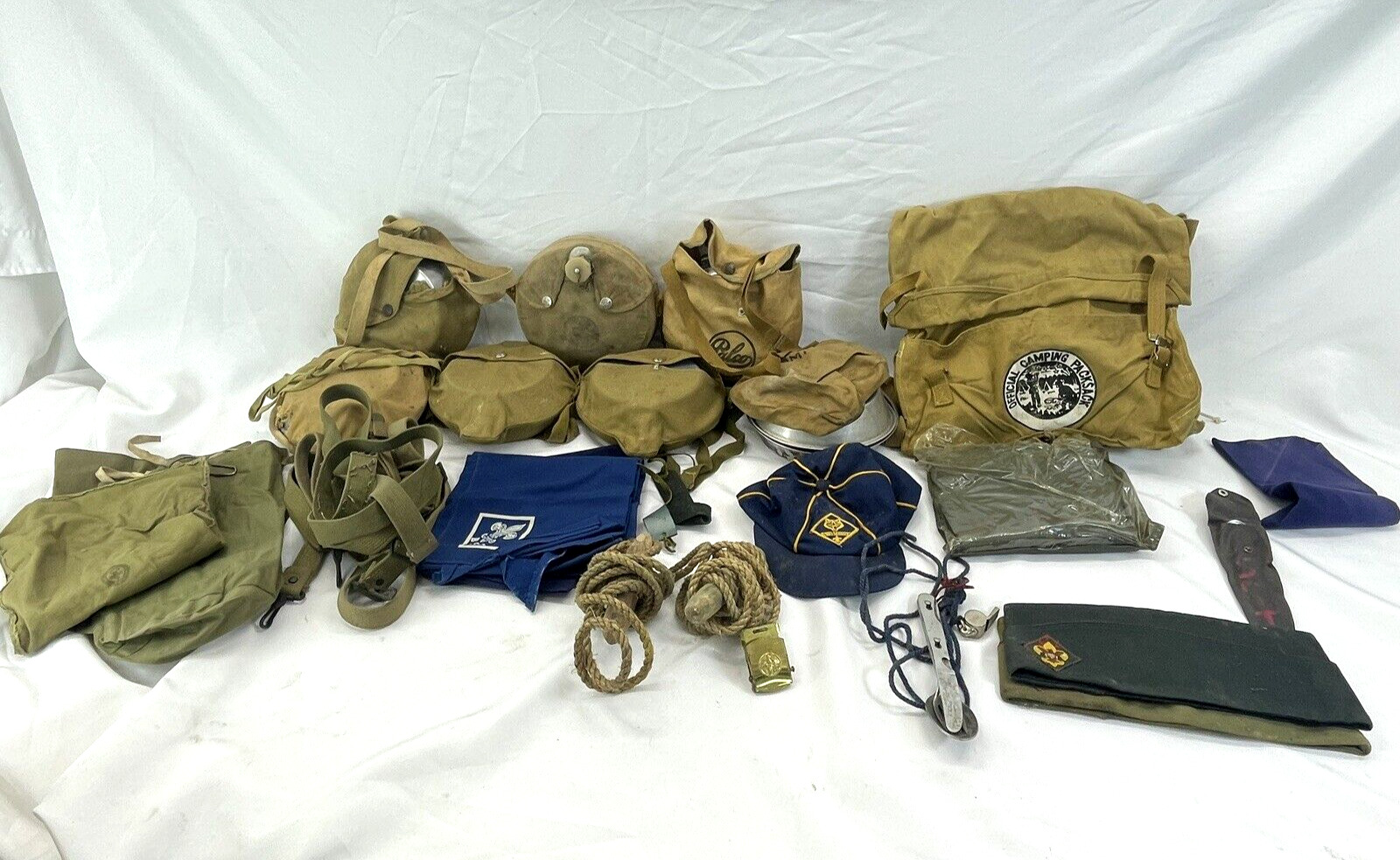 LARGE LOT OF VINTAGE BOY SCOUTS OF AMERICA GEAR HAT BACKPACK COOKING KIT CANTEEN