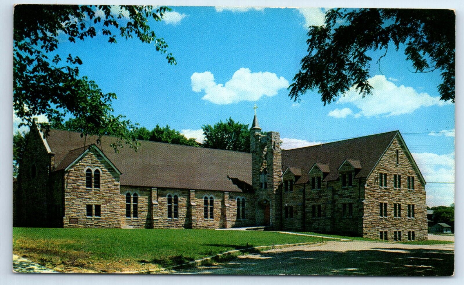 Postcard Evangelical United Brethren Church, Warsaw, Indiana c1956 F109